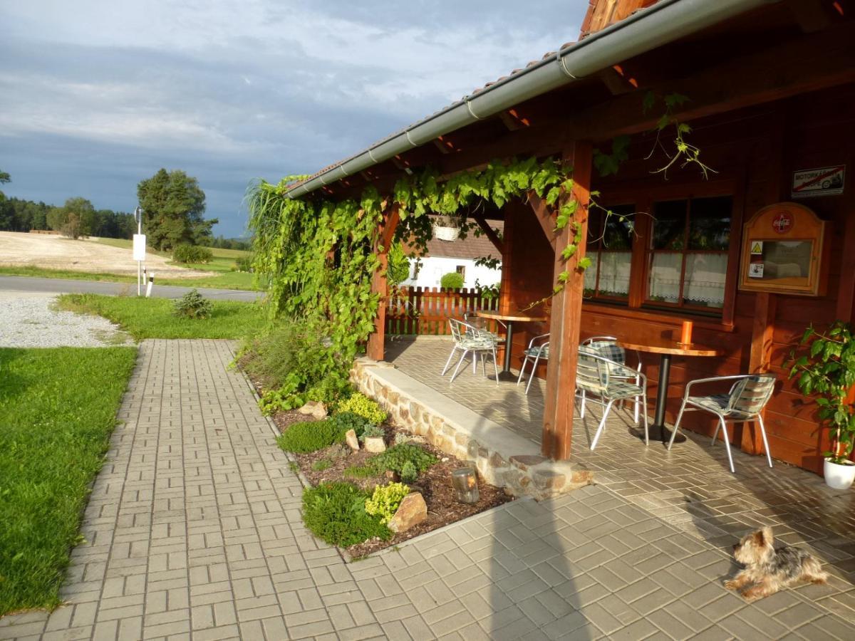 Restaurace Vraz Otel Trhové Sviny Dış mekan fotoğraf