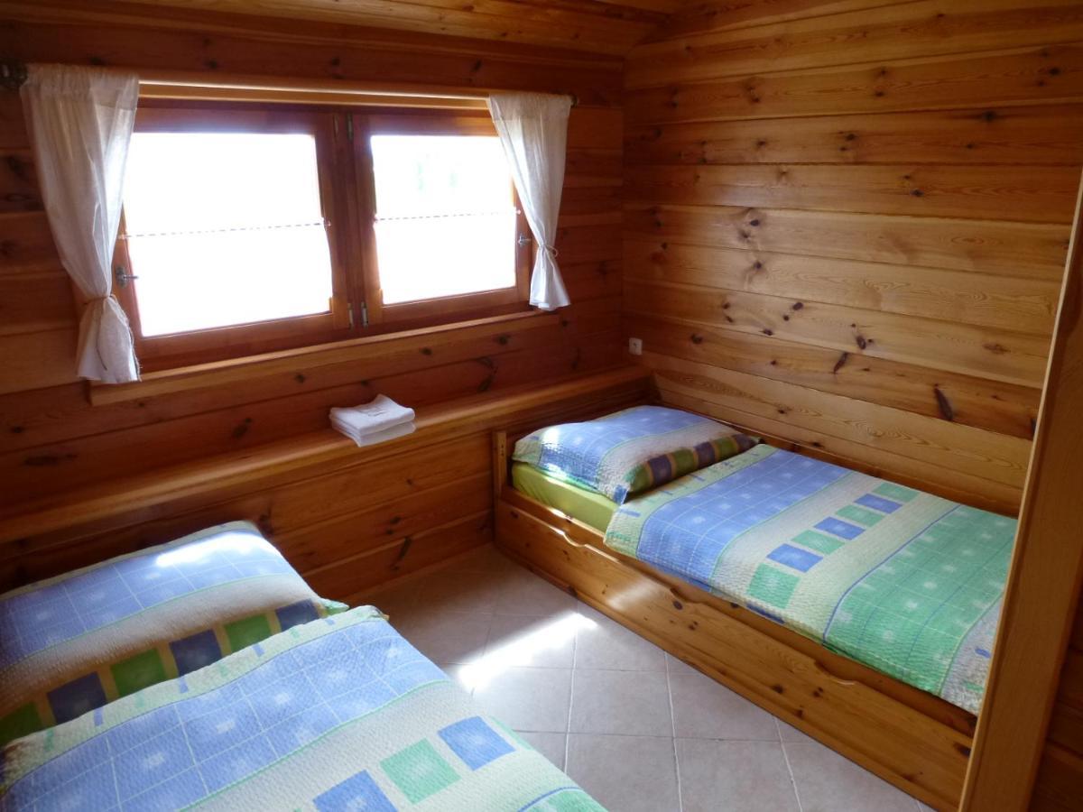 Restaurace Vraz Otel Trhové Sviny Oda fotoğraf