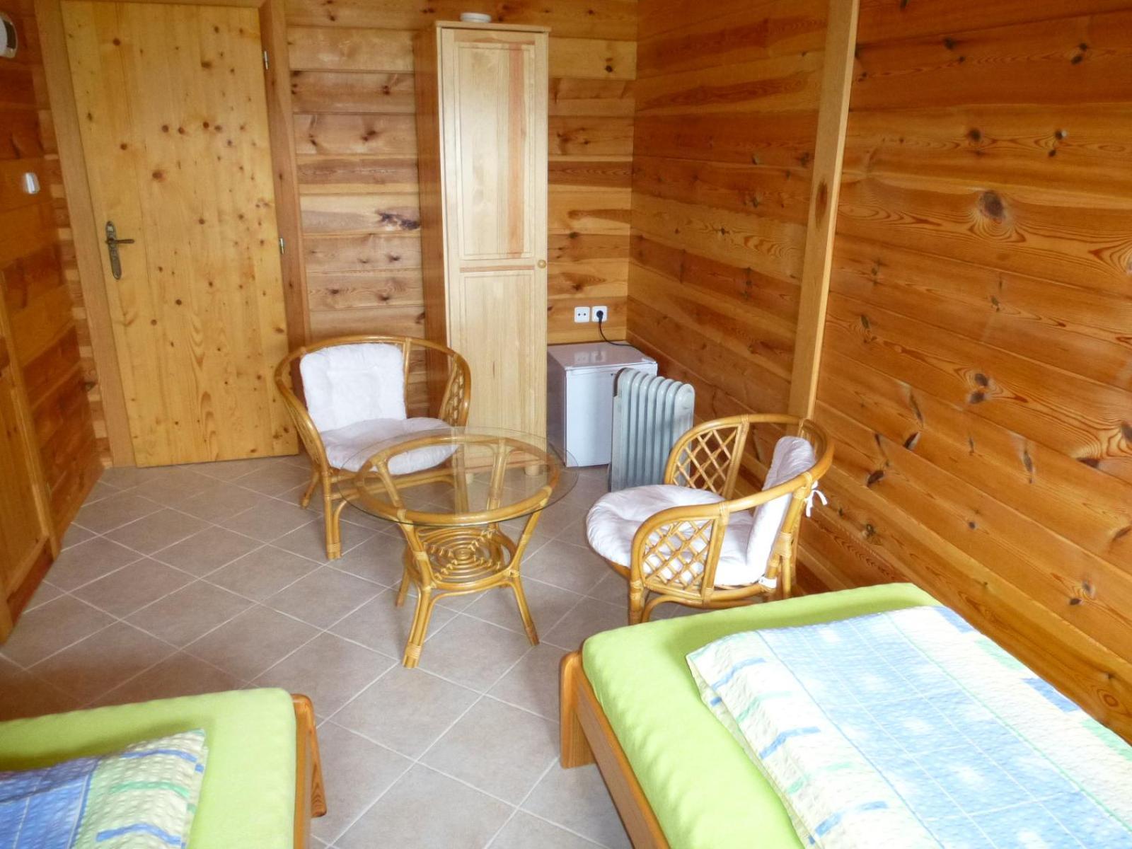 Restaurace Vraz Otel Trhové Sviny Oda fotoğraf